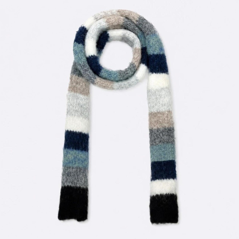 Y2K Style Striped Knitted Scar - огляд і ціна Winter Clothing Looks